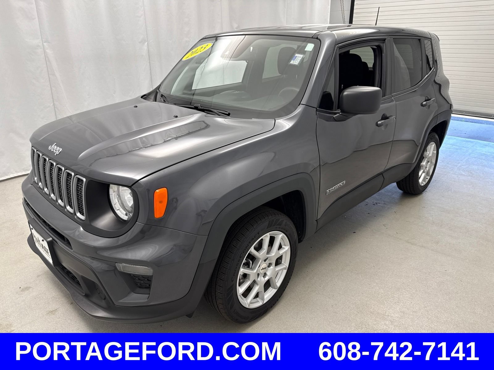 Used 2023 Jeep Renegade Latitude AWD/4WD image 5
