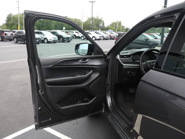 Used 2024 Jeep Grand Cherokee L Altitude AWD/4WD image 21