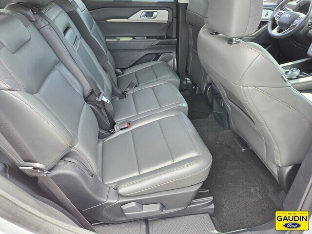 Certified 2025 Ford Explorer Active w/ Active Comfort Package RWD image 16