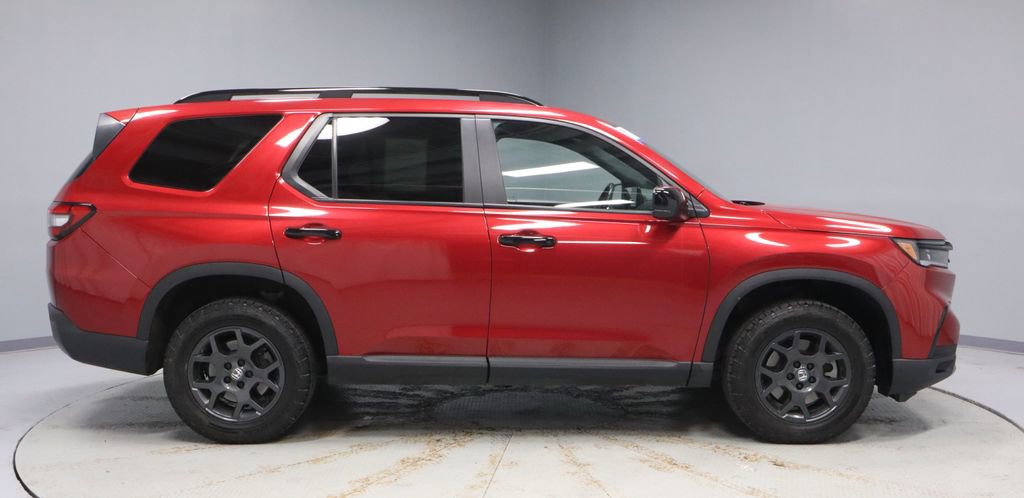Used 2025 Honda Pilot TrailSport image 12