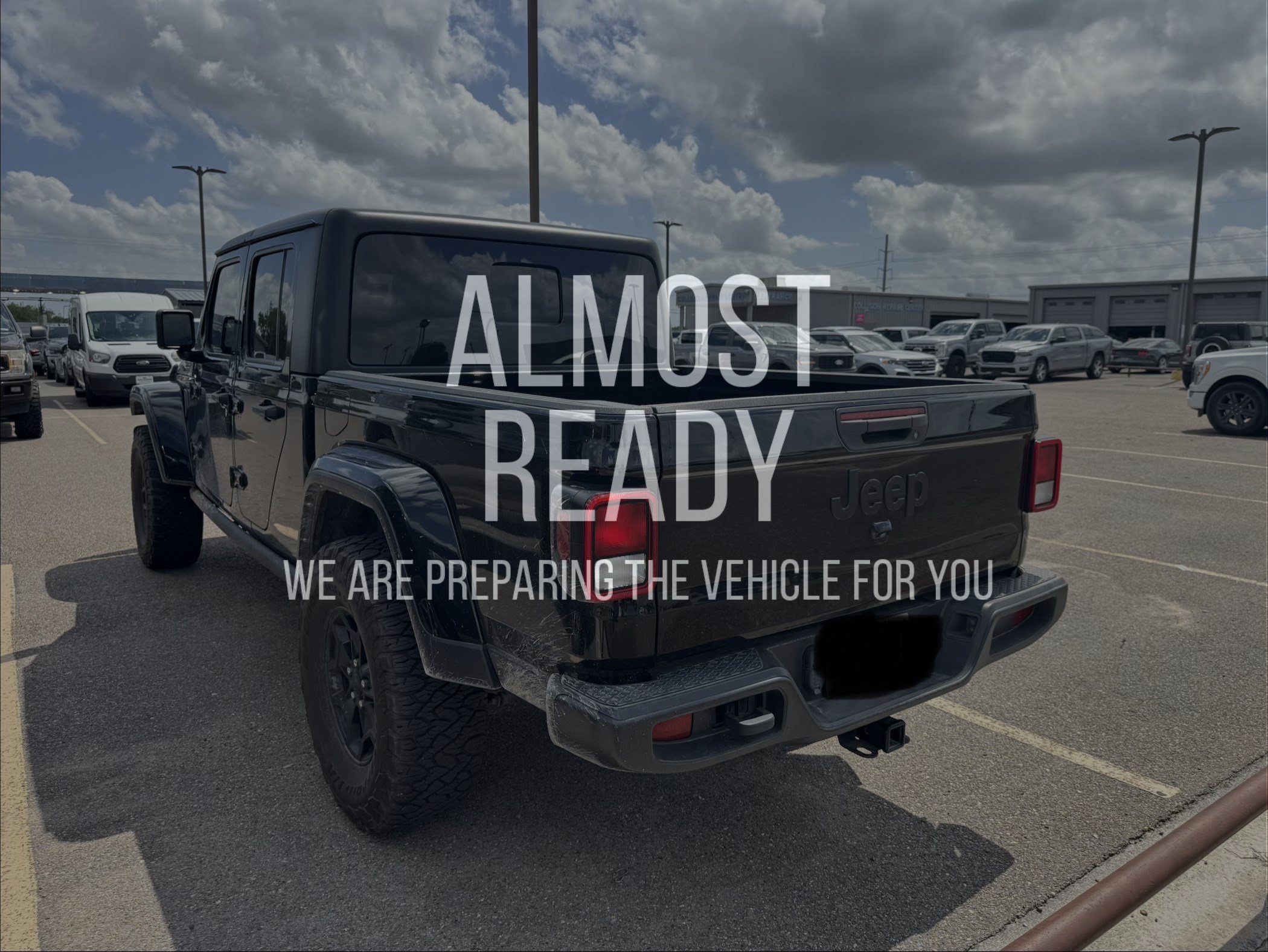 Used 2023 Jeep Gladiator Mojave AWD/4WD image 3