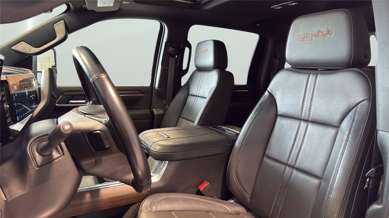 Used 2024 Chevrolet Silverado 2500 High Country w/ High Country Premium Package AWD/4WD image 11