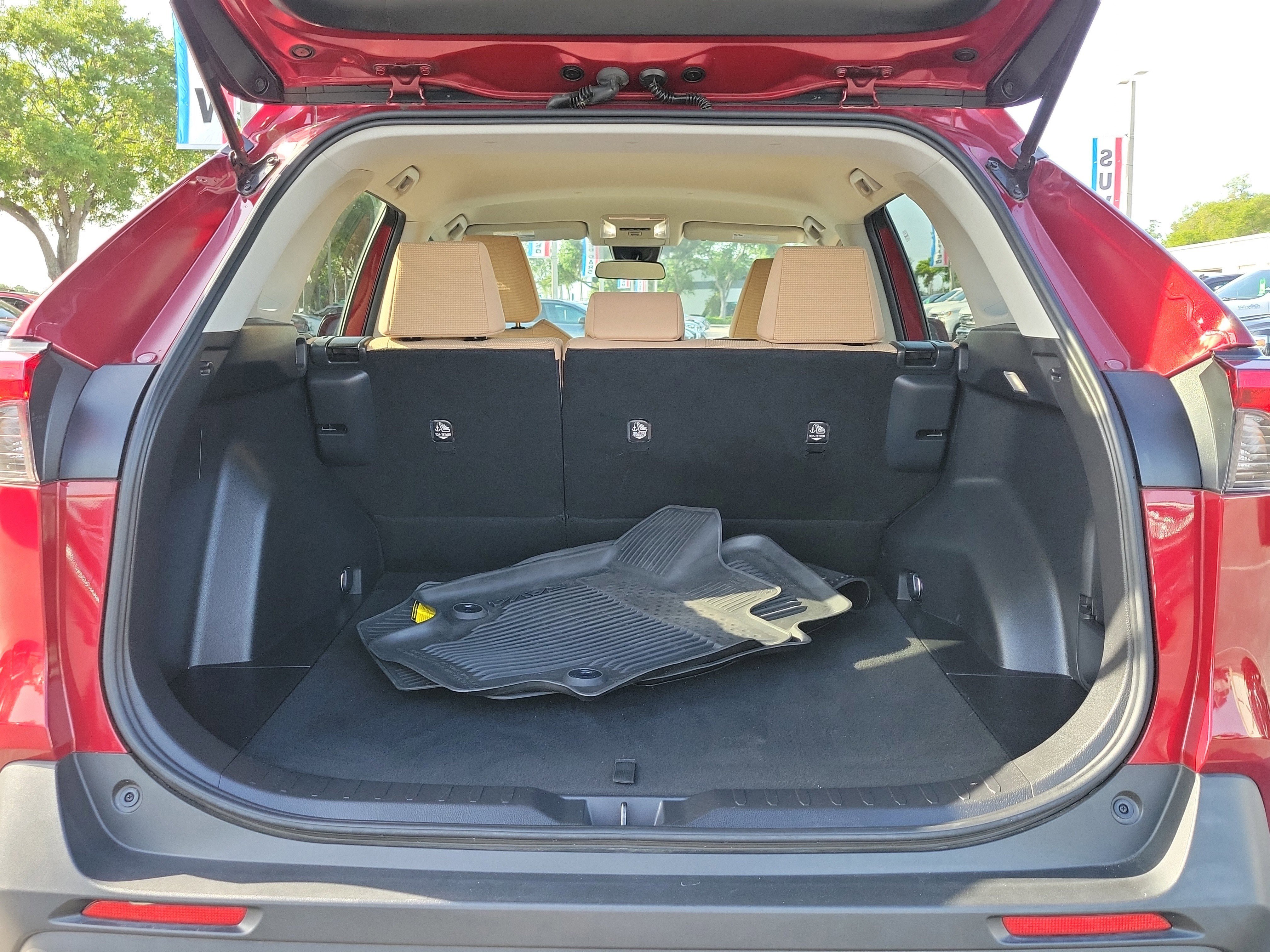 Used 2022 Toyota RAV4 LE FWD image 8