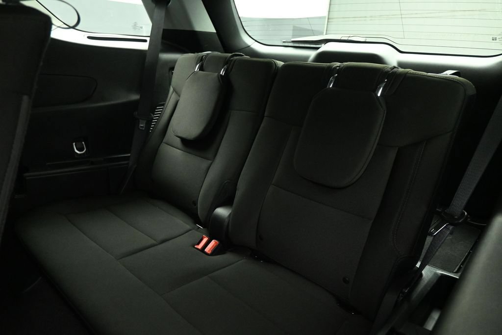 Certified 2024 Ford Explorer XLT RWD image 24