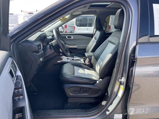 Certified 2022 Ford Explorer XLT w/ Equipment Group 202A image 8