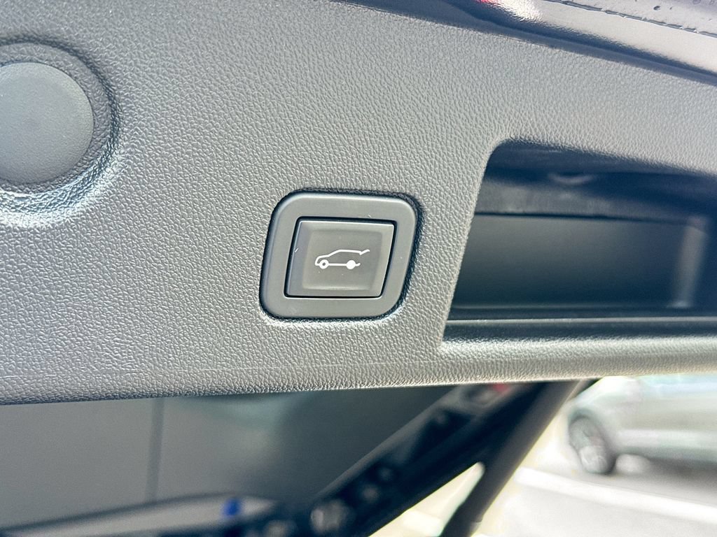 Used 2021 Chevrolet Equinox LT FWD image 28