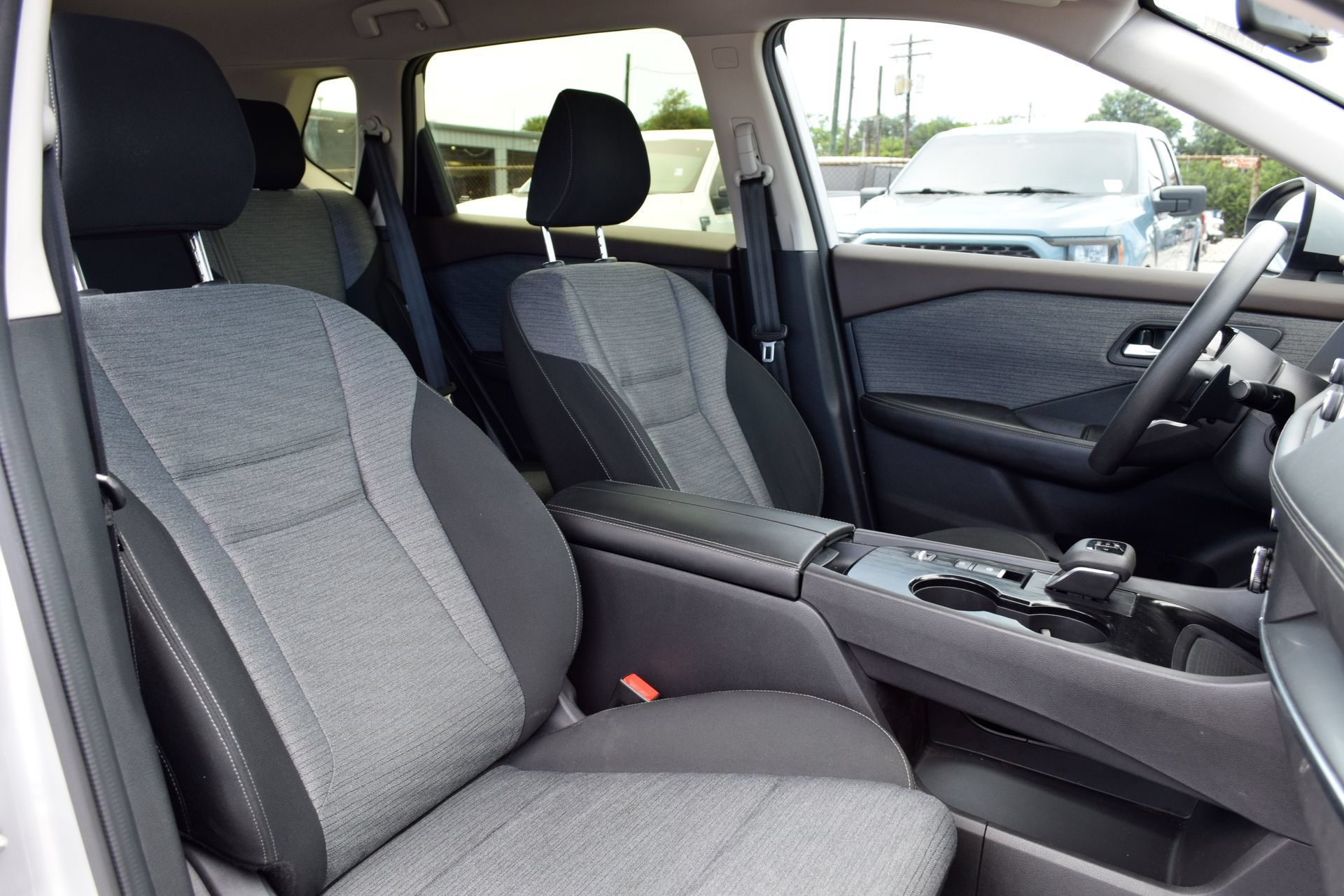 Used 2023 Nissan Rogue SV FWD image 23
