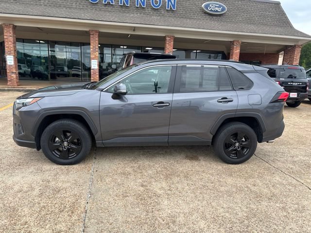 Used 2025 Toyota RAV4 XLE FWD image 2