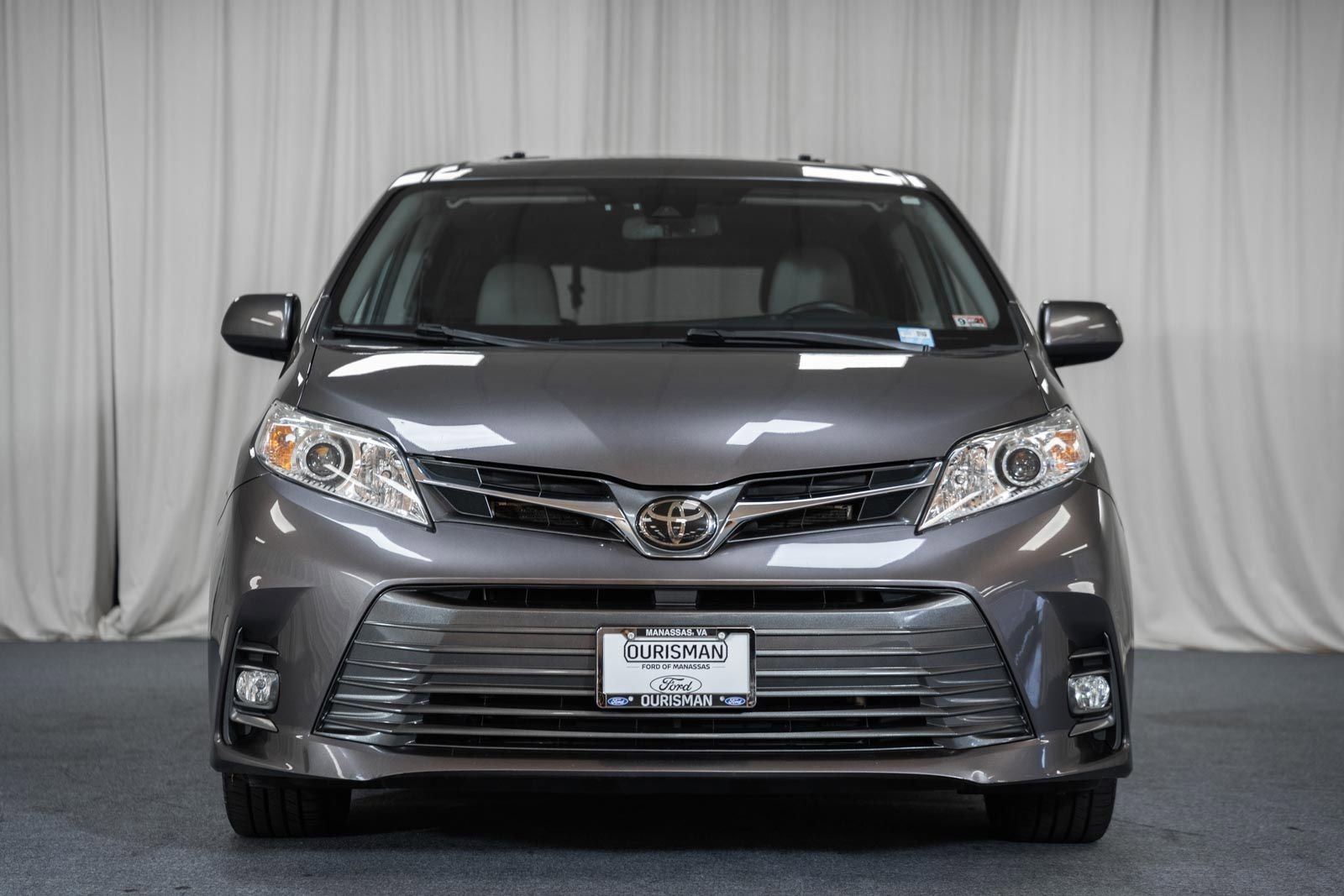Used 2020 Toyota Sienna XLE w/ XLE Navigation Package image 2