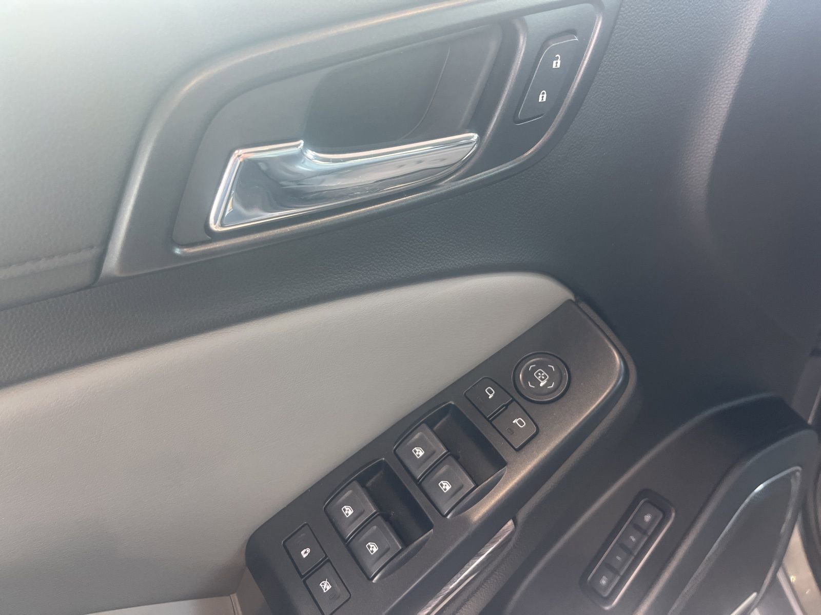 Used 2019 Chevrolet Suburban LT AWD/4WD image 15