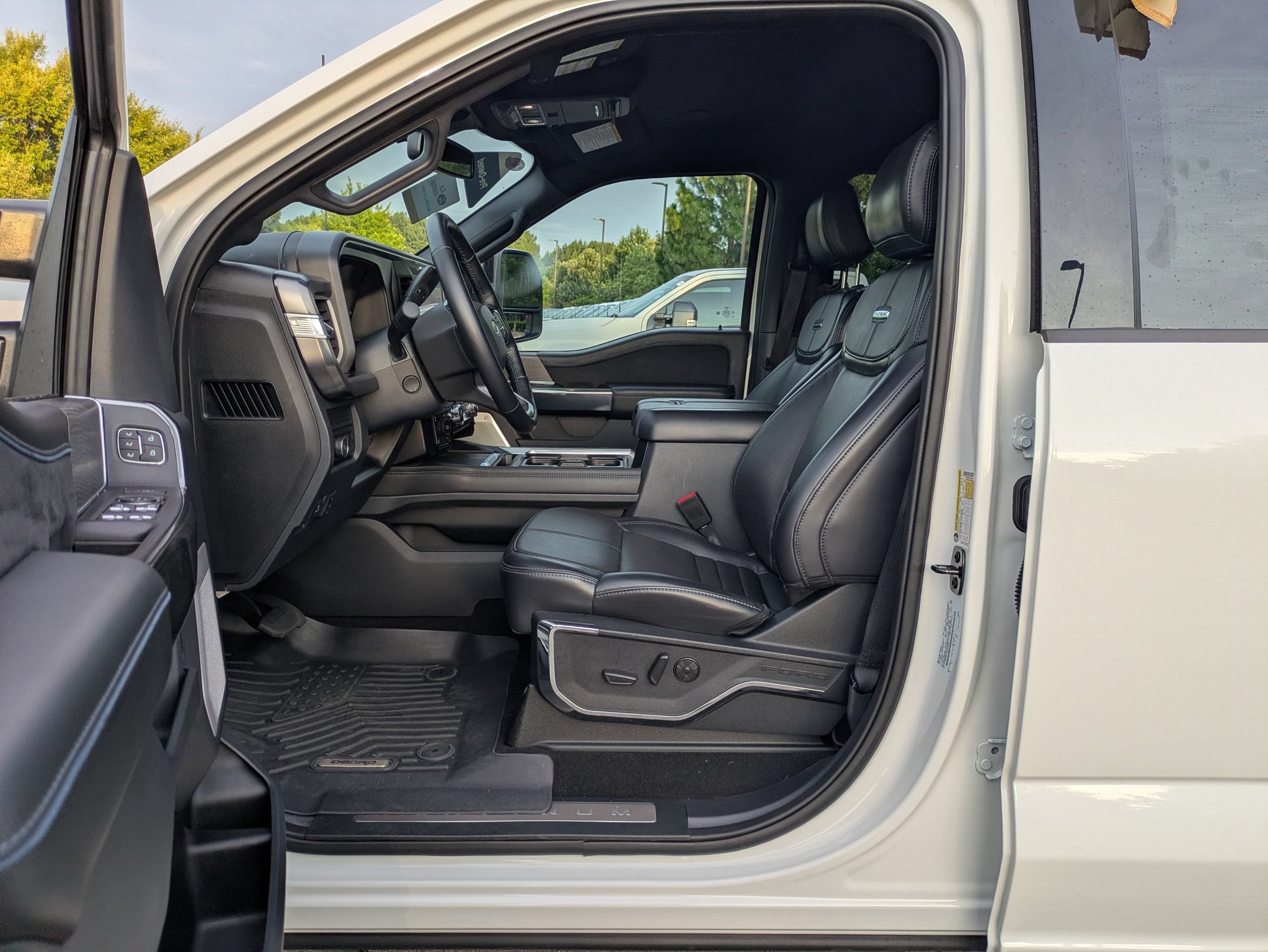 Certified 2025 Ford F250 Platinum AWD/4WD image 13