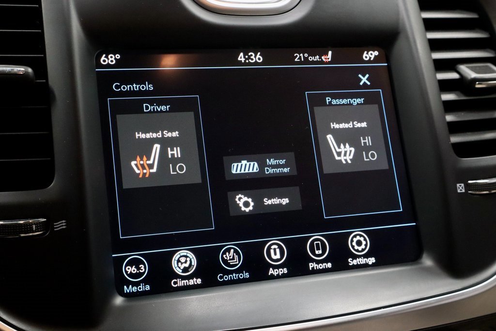 Used 2018 Chrysler 300 Touring L image 11