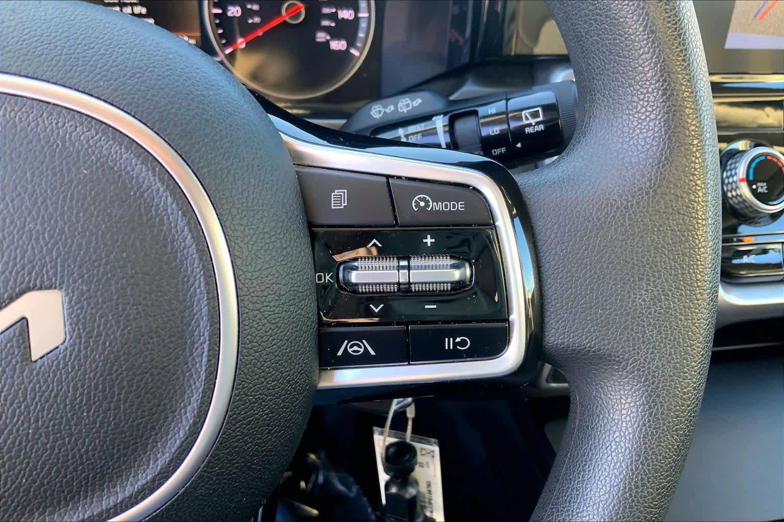 Used 2023 Kia Sorento LX FWD image 23