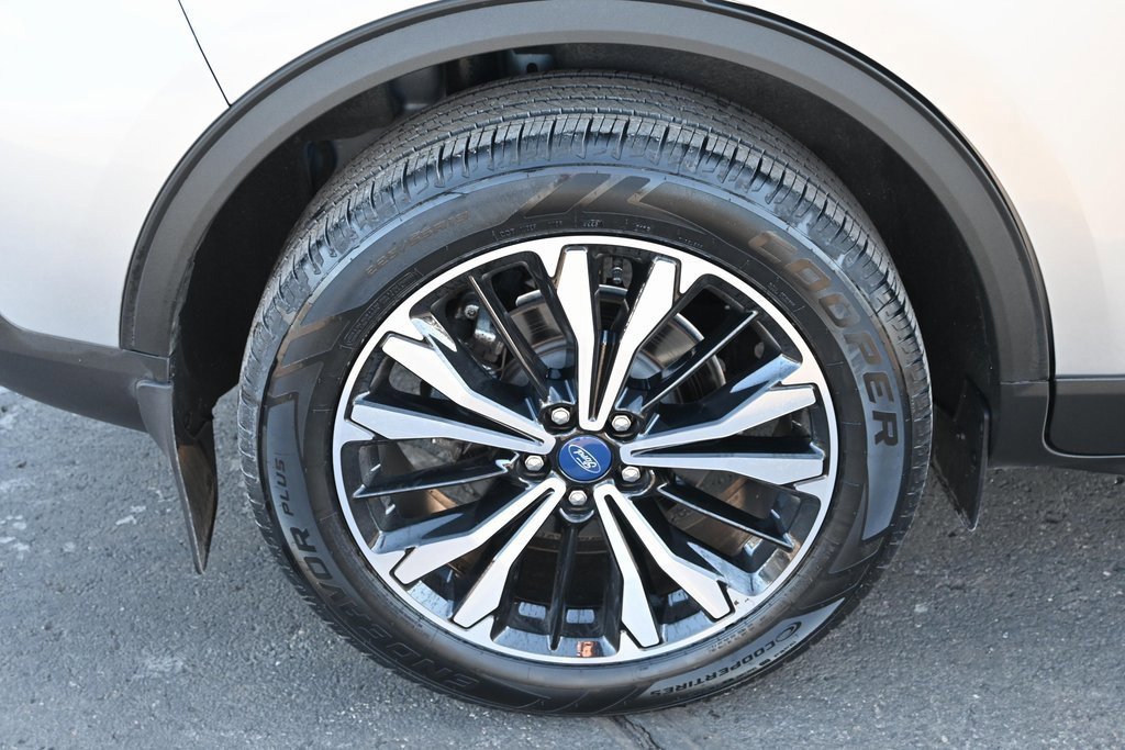 Certified 2022 Ford Escape SE w/ SE Sport Appearance Package image 16