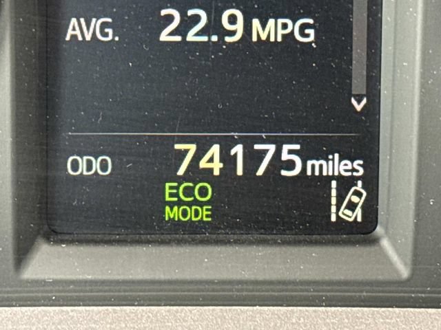 Used 2018 Toyota RAV4 LE FWD image 27
