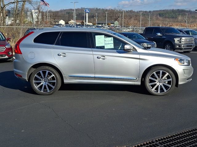 Used 2017 Volvo XC60 T6 Inscription w/ Climate Package image 12