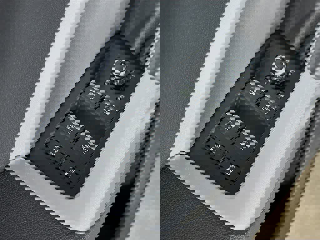 Used 2024 Audi Q3 2.0T Premium image 28