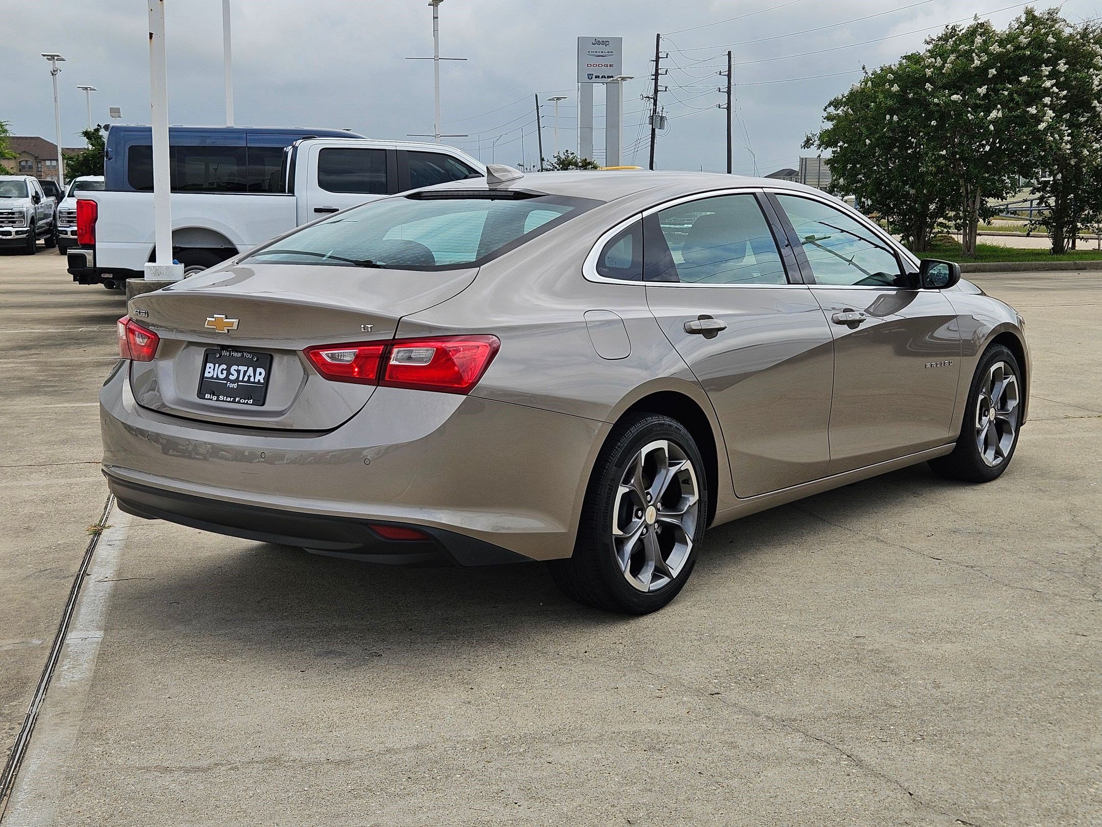Used 2024 Chevrolet Malibu LT FWD image 3