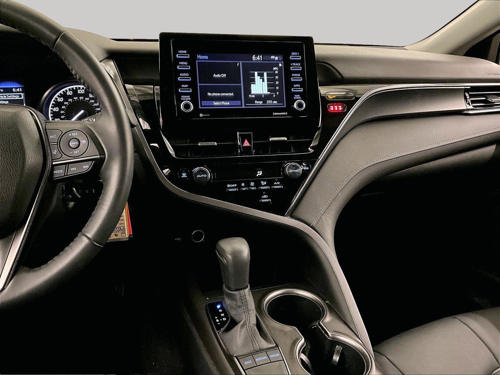 Used 2024 Toyota Camry SE FWD image 6