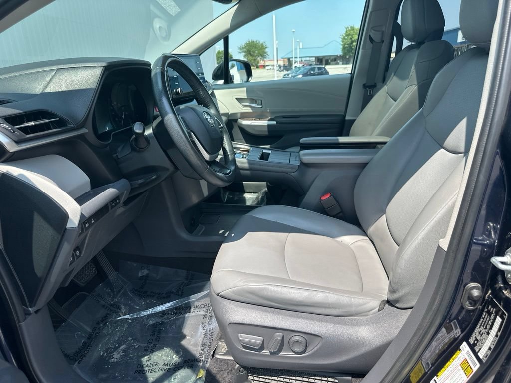 Used 2021 Toyota Sienna XLE w/ XLE Plus Package FWD image 14