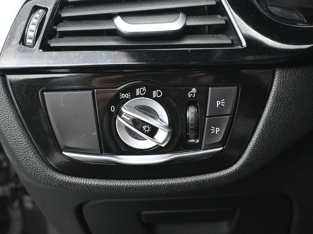 Used 2019 BMW 530e w/ Convenience Package image 13