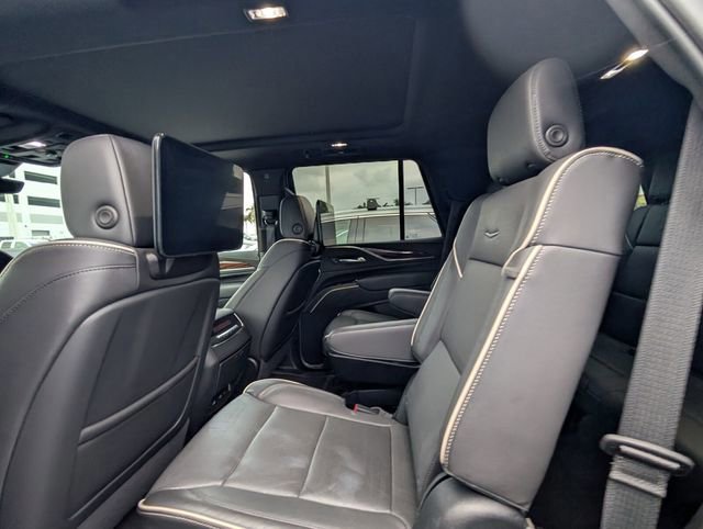 Used 2024 Cadillac Escalade Premium Luxury image 7
