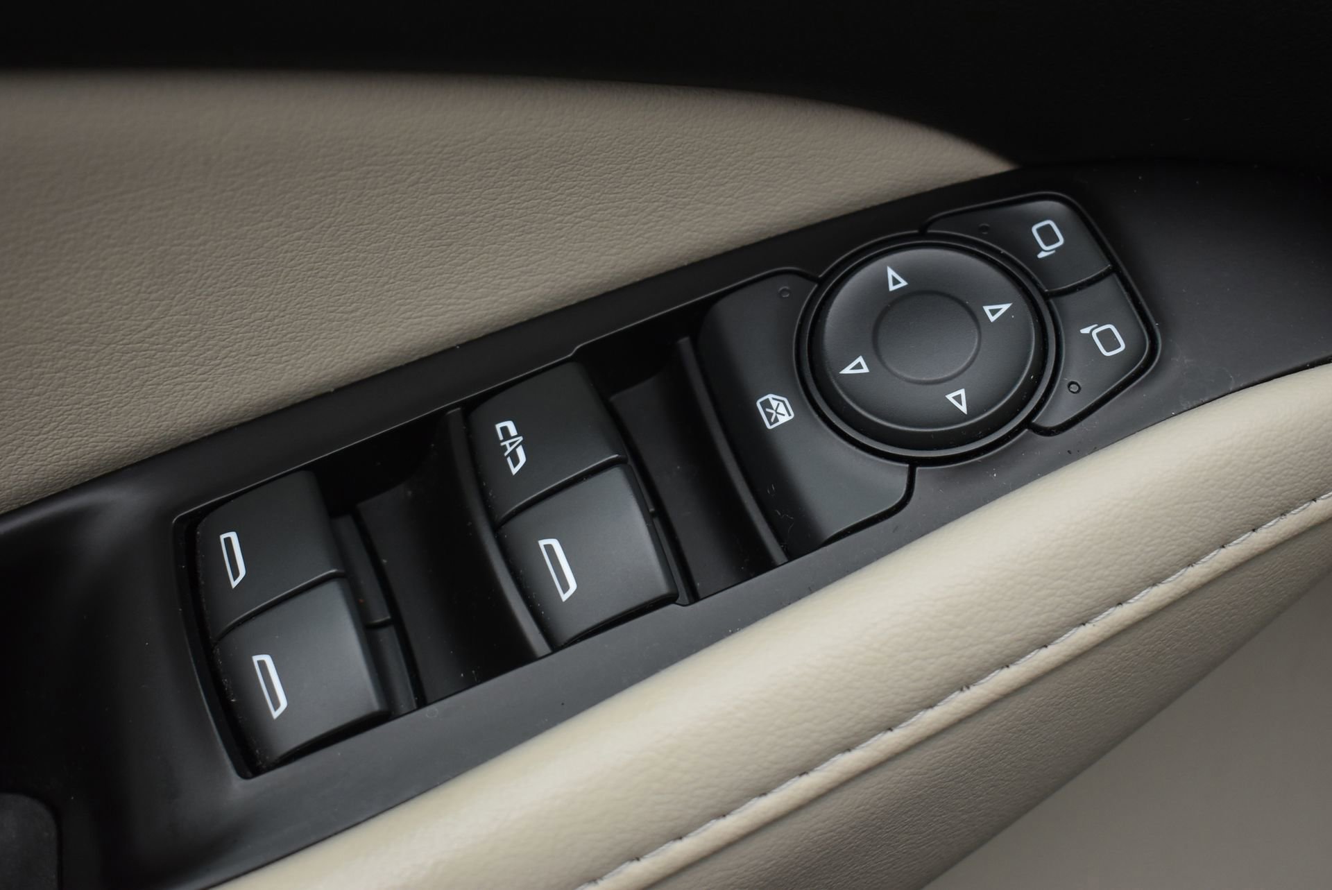 Used 2019 Buick Enclave Essence image 13