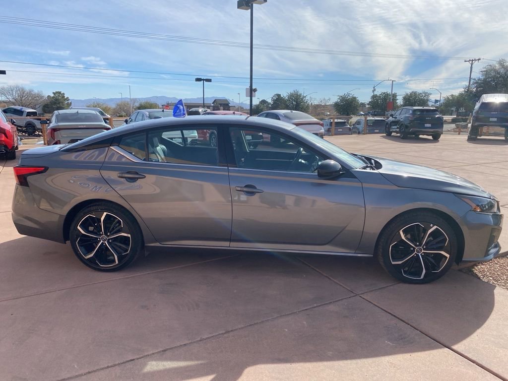 Used 2024 Nissan Altima 2.5 SR image 8
