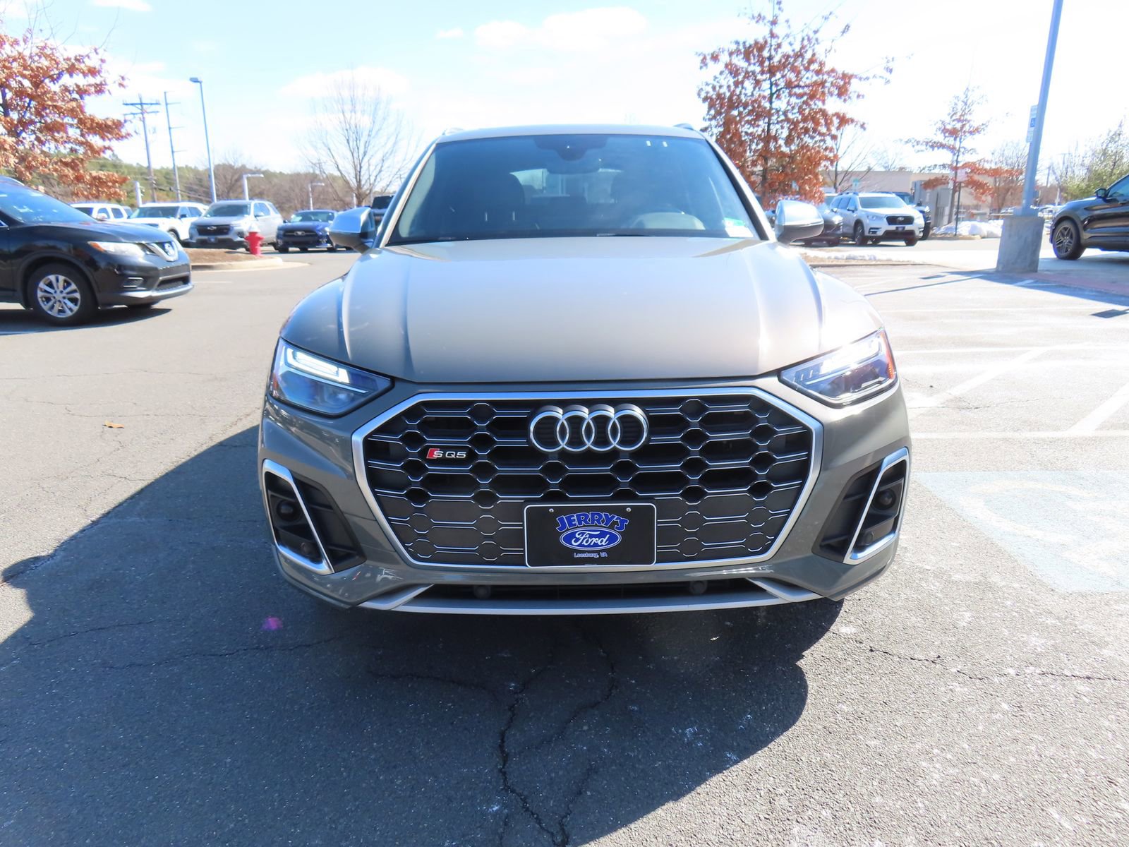 Used 2023 Audi SQ5 Premium w/ Convenience Package image 2