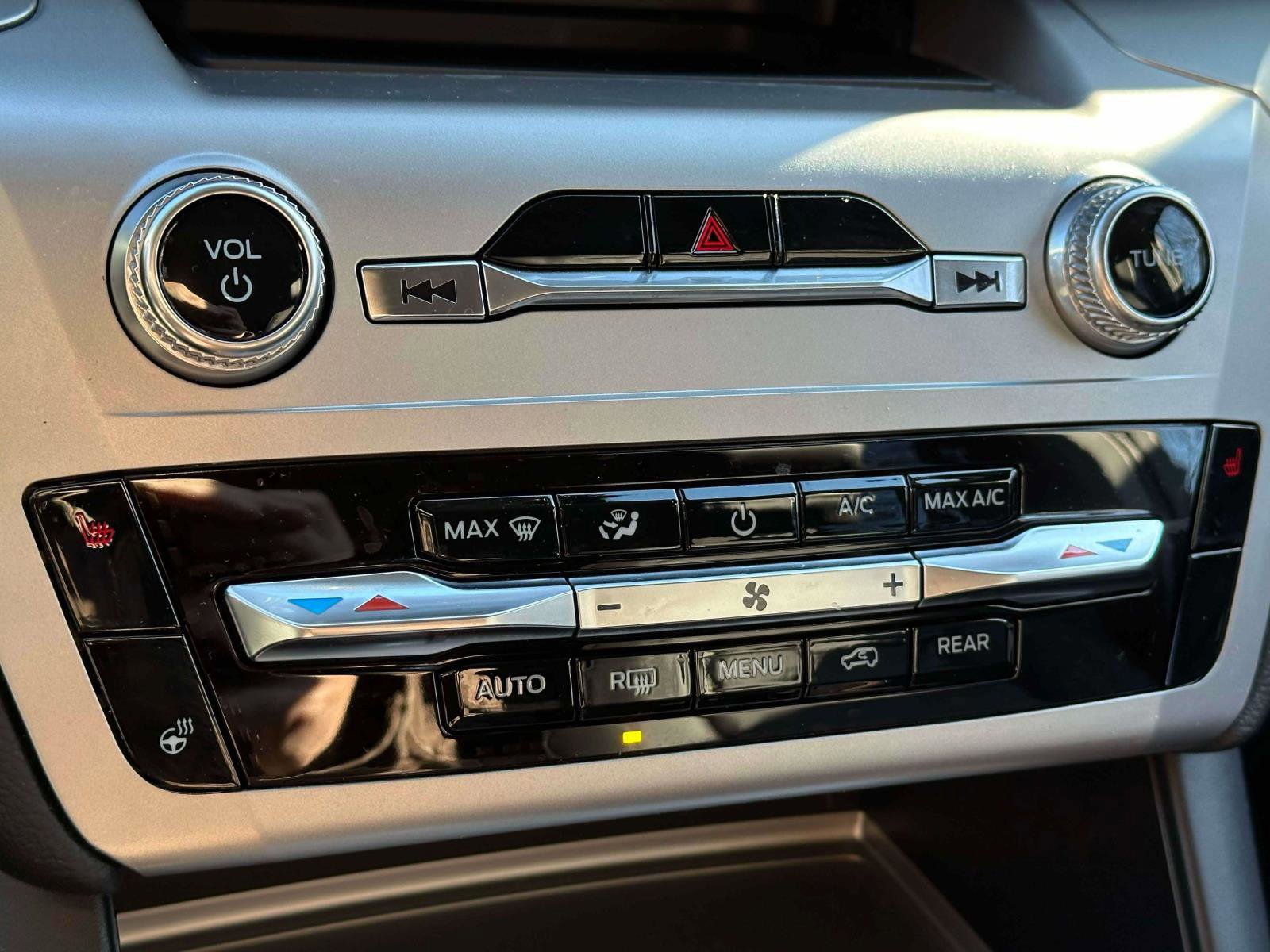 Certified 2022 Ford Explorer XLT w/ Equipment Group 202A image 28