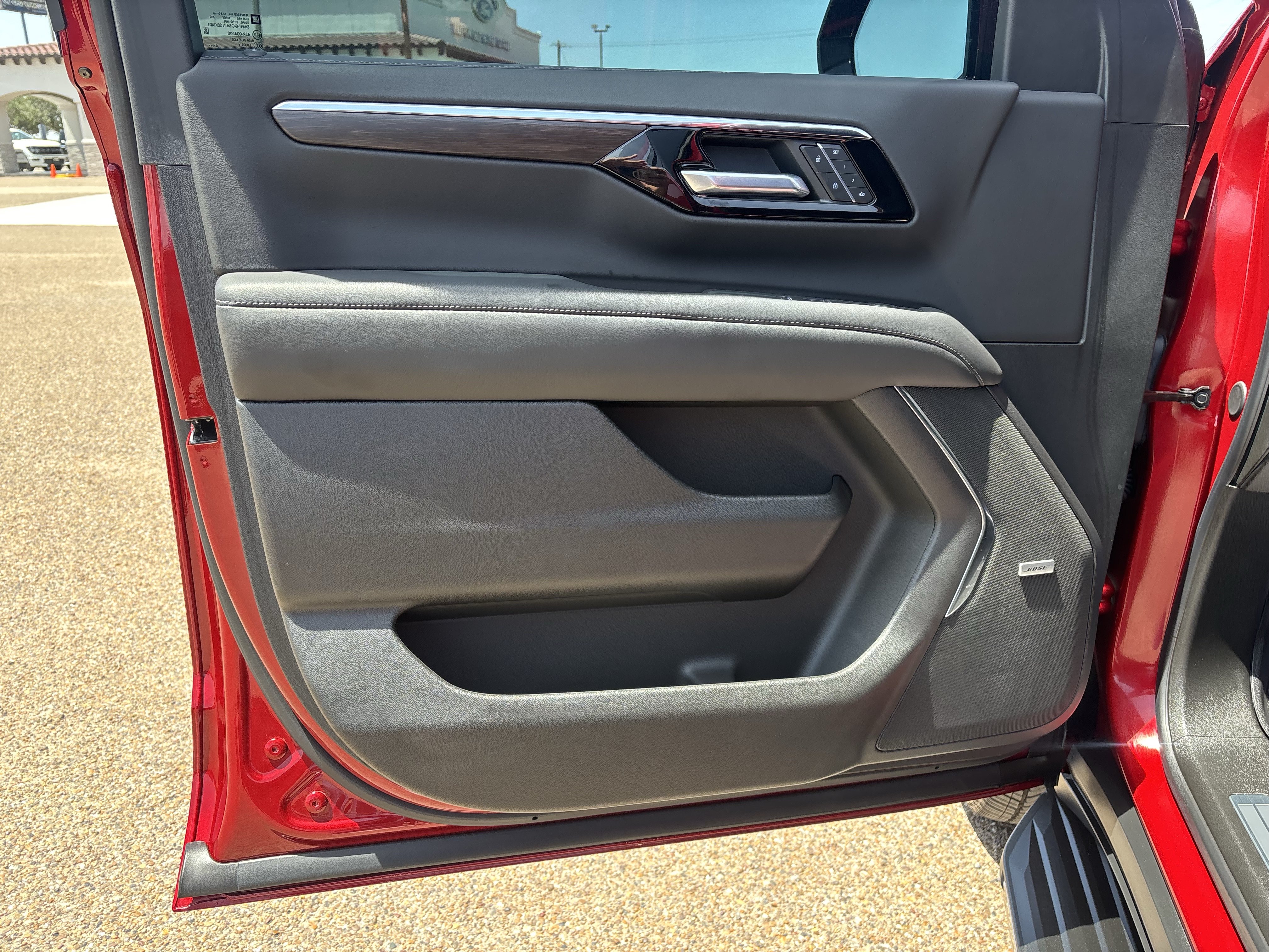 Used 2026 Chevrolet Tahoe LT w/ Comfort Package RWD image 9