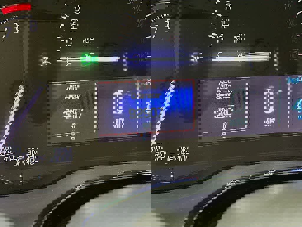 Used 2017 Cadillac XT5 Luxury w/ Driver Awareness Package image 20