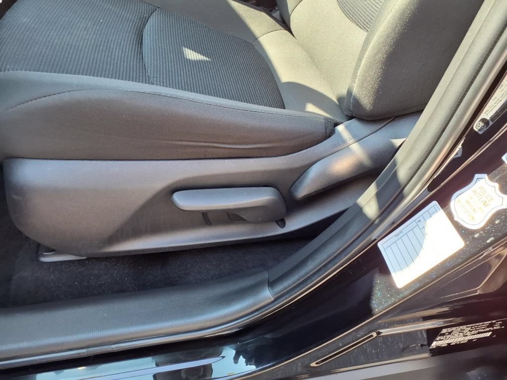 Used 2025 Toyota RAV4 LE AWD/4WD image 27