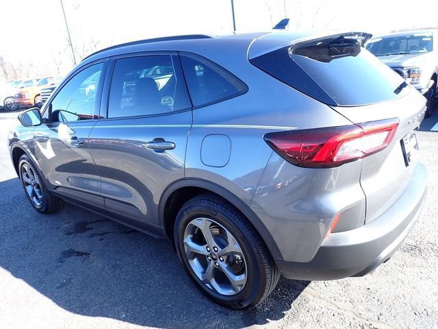 Certified 2025 Ford Escape ST-Line Select AWD/4WD image 5