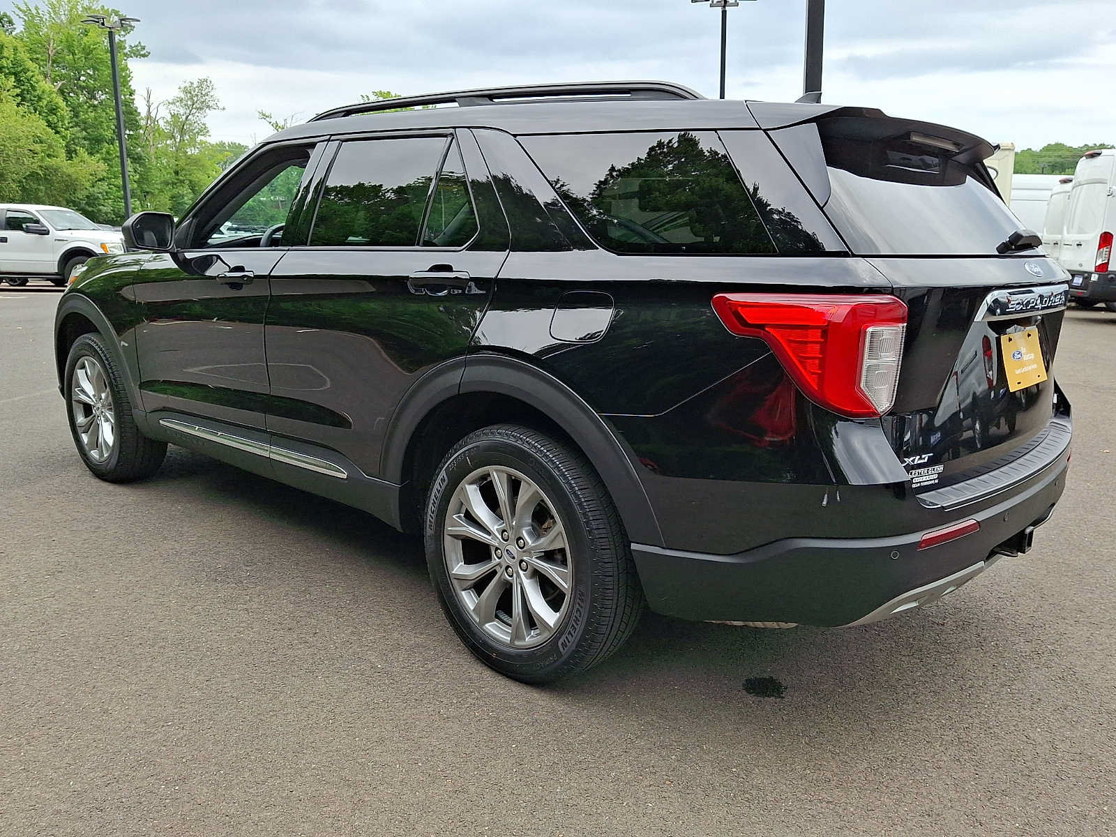 Certified 2023 Ford Explorer XLT w/ Equipment Group 202A AWD/4WD image 4