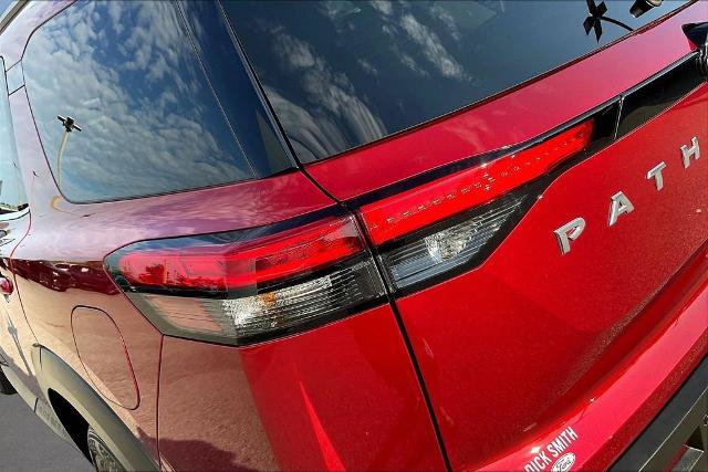 Used 2025 Nissan Pathfinder SV FWD image 23