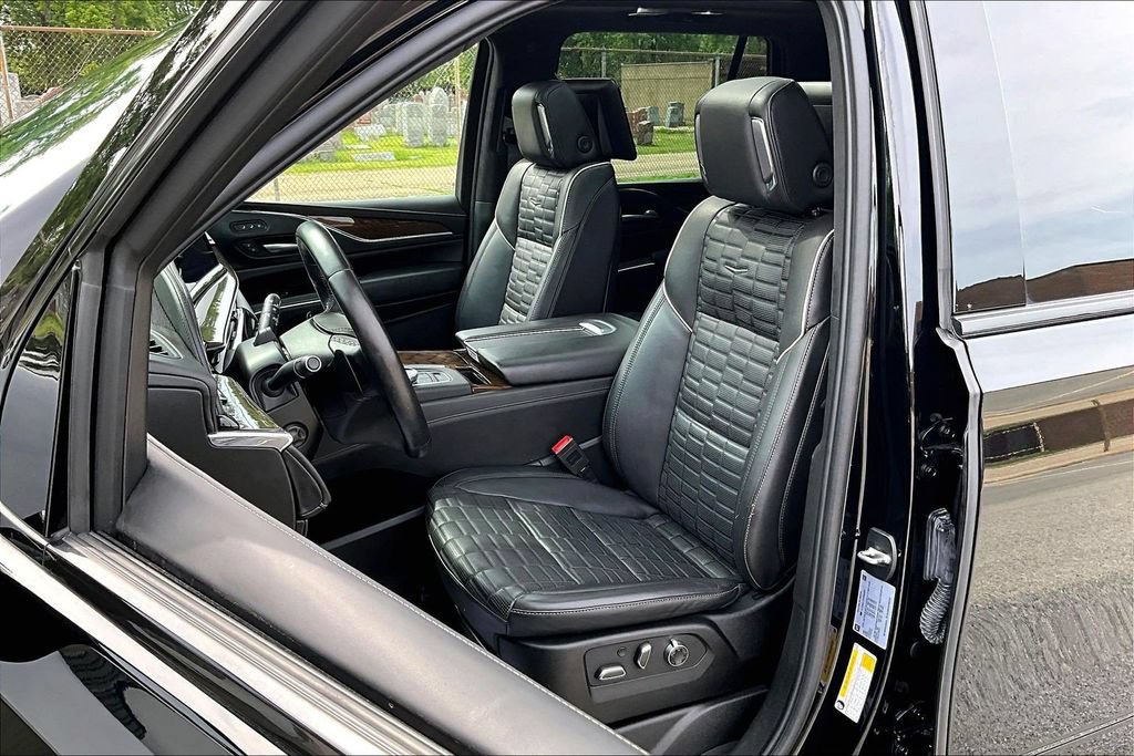 Used 2023 Cadillac Escalade Sport Platinum w/ LPO, ONYX Package AWD/4WD image 24