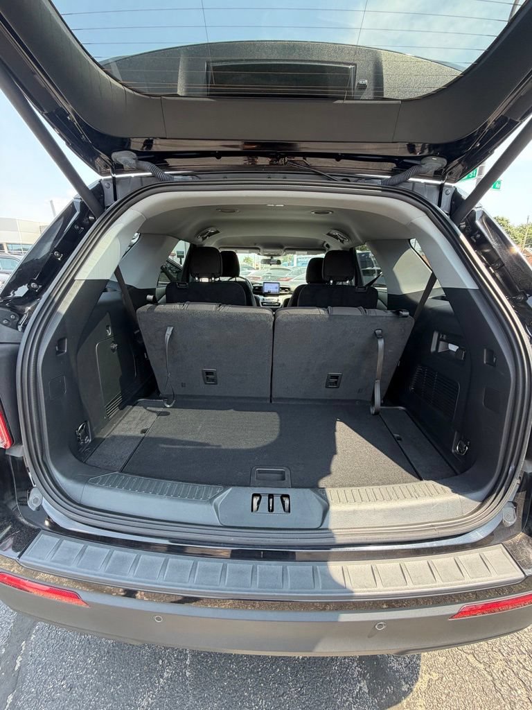 Certified 2022 Ford Explorer XLT w/ Class IV Trailer Tow Package AWD/4WD image 18
