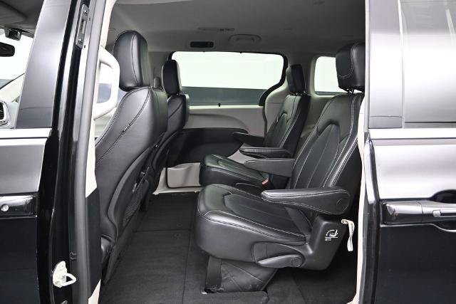 Used 2024 Chrysler Pacifica Touring-L FWD image 20
