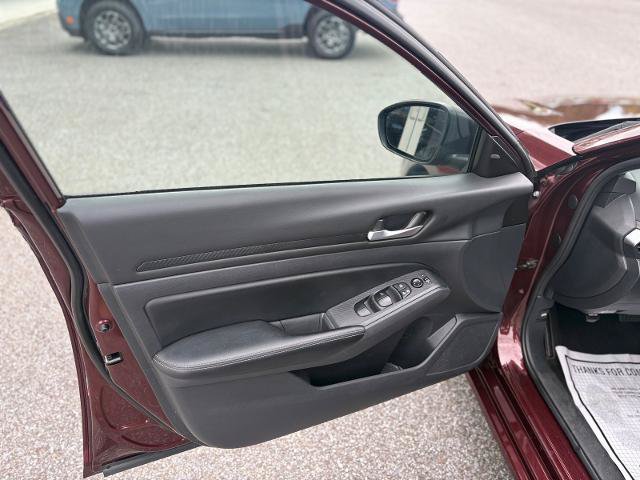 Used 2025 Nissan Altima 2.5 SV FWD image 11