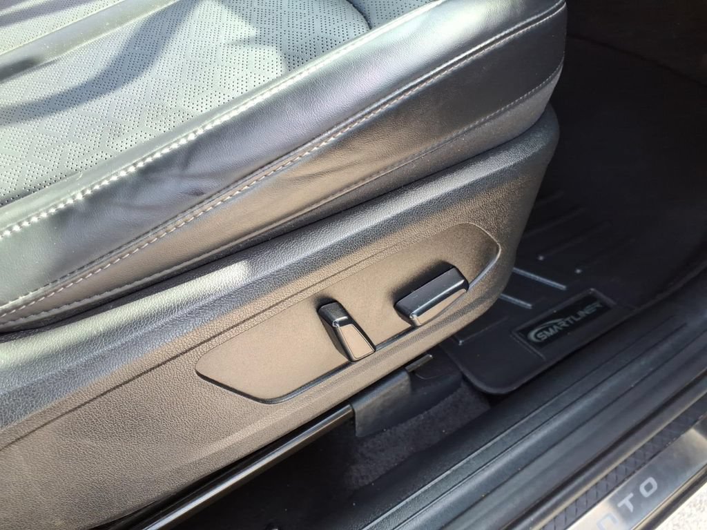 Used 2023 Kia Sorento SX AWD/4WD image 6