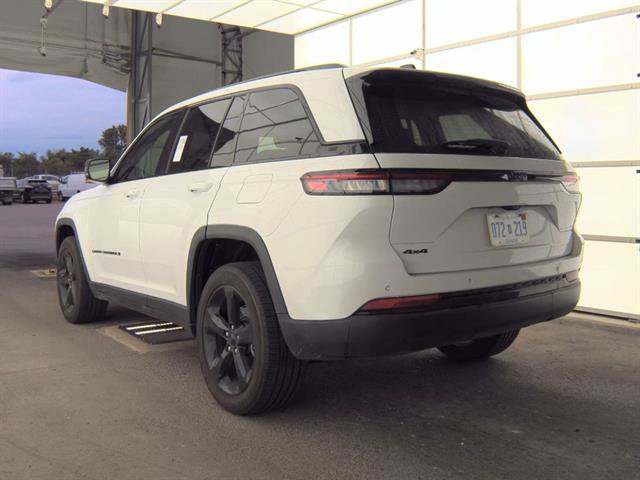 Used 2023 Jeep Grand Cherokee Altitude image 2
