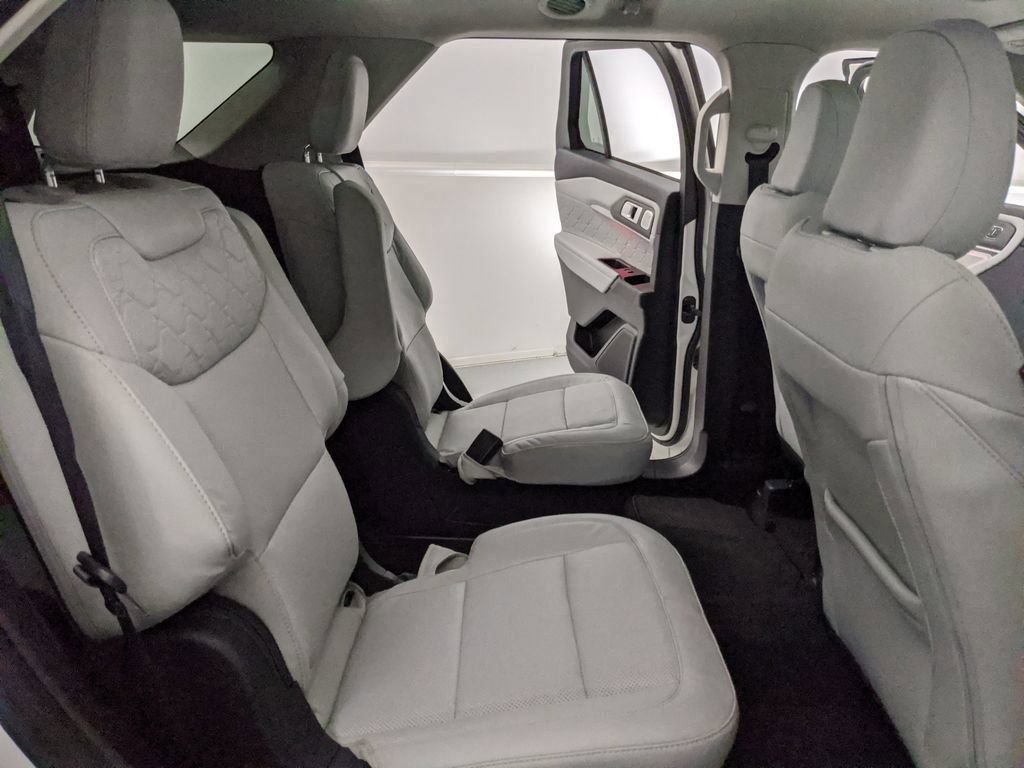 Certified 2025 Ford Explorer Platinum w/ Ultimate Package AWD/4WD image 53