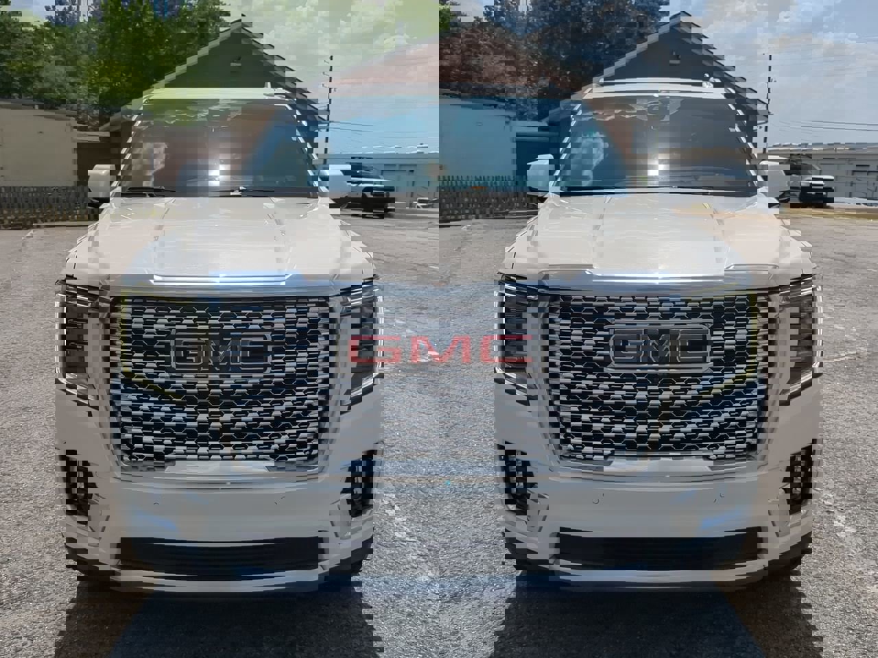 Used 2023 GMC Yukon Denali w/ Denali Reserve Package image 7