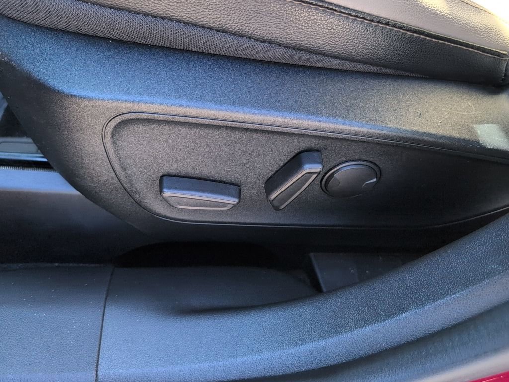 Certified 2020 Ford Escape Titanium image 9