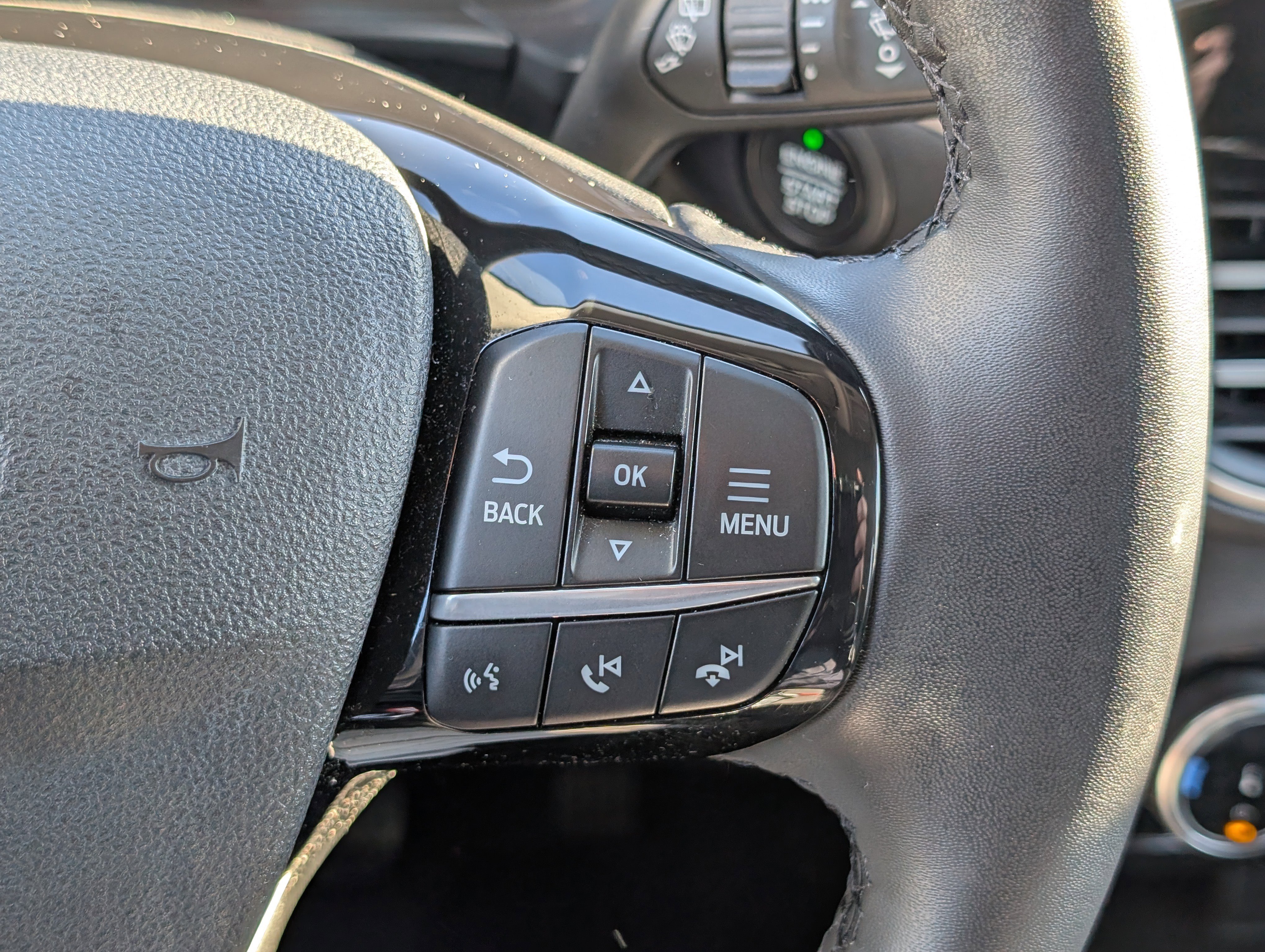 Certified 2022 Ford Escape SE w/ SE Sport Appearance Package image 24