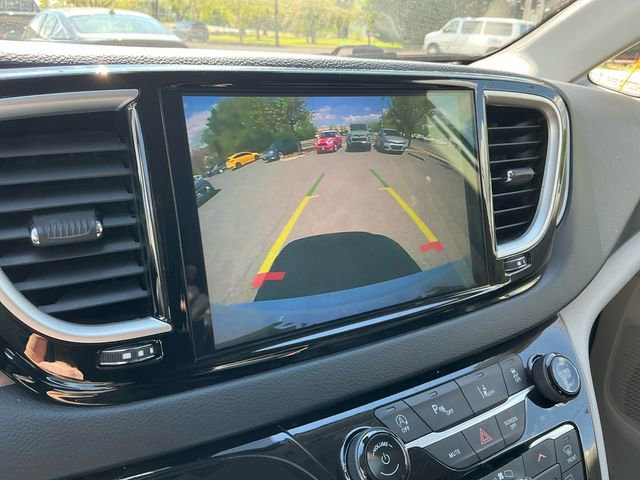 Used 2023 Chrysler Pacifica Touring-L FWD image 23