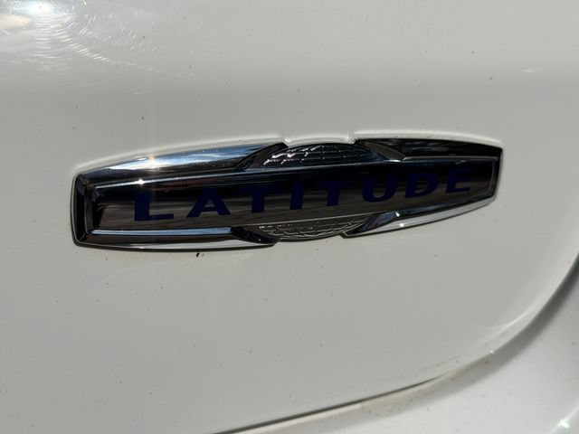 Used 2022 Jeep Compass Latitude w/ Sun and Sound Group AWD/4WD image 19