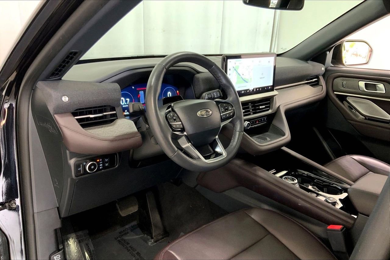 Certified 2025 Ford Explorer Platinum RWD image 14