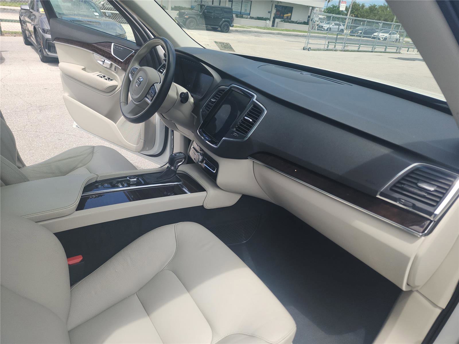 Used 2019 Volvo XC90 T5 Momentum FWD image 28